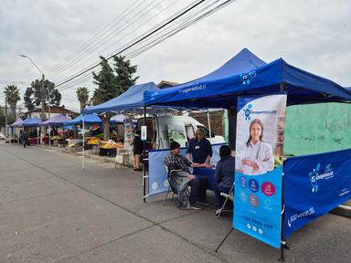 Stand de salud en feria Curalí